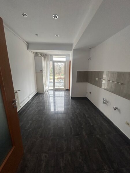 Primaverii, ap. 4 camere+loc de parcare, bloc 2005, zona exclusivista.