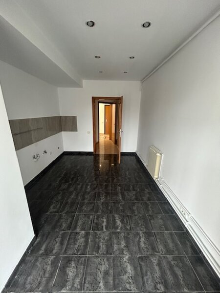 Primaverii, ap. 4 camere+loc de parcare, bloc 2005, zona exclusivista.