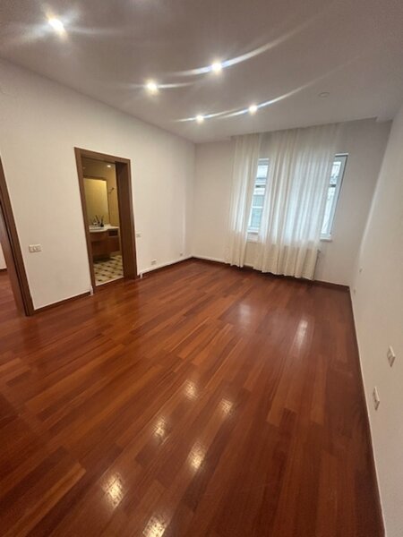 Primaverii, ap. 4 camere+loc de parcare, bloc 2005, zona exclusivista.