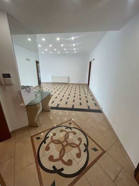 Primaverii, ap. 4 camere+loc de parcare, bloc 2005, zona exclusivista.